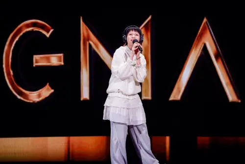陳嫺靜才拿金曲新人立刻上台唱Live　超鬆弛演出被封台版怪奇比莉