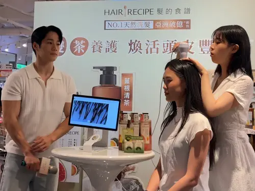▲「Hair Recipe髮的食譜」邀請KOL「小昕甘」夫妻親臨現場。（圖／業者提供）