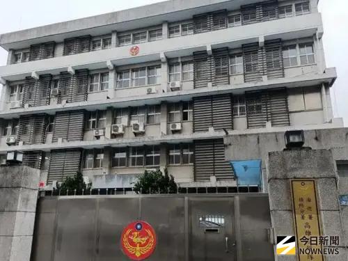 ▲海巡署偵防分署高雄查緝隊據報查獲穩成168號漁船走私菸品。(記者黃守作攝)。