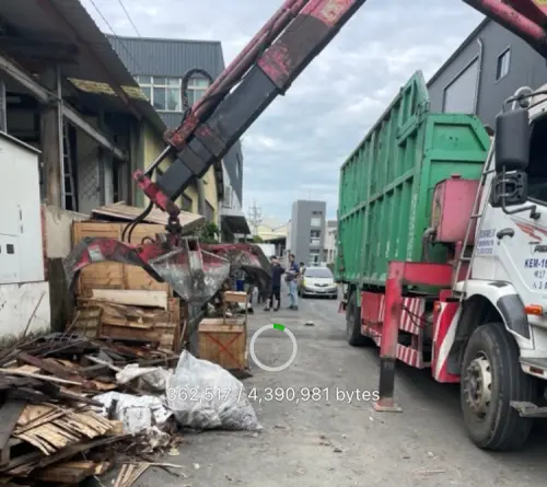 南市府環保局全力協助仁德太乙工業區泡水廢棄物清運