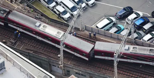 近鐵京都線出軌！列車彎道脫軌30名乘客平安　京都站交通大打結