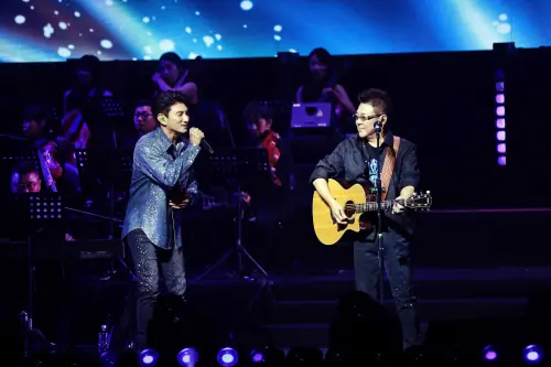 吳奇隆當嘉賓！姜育恆演唱會星光熠熠　金曲得主放棄領獎現身力挺