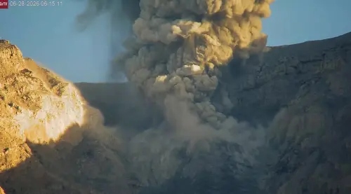 影／印尼爪哇「大山」再爆發：塞梅魯火山灰雲衝天　禁區持續封鎖