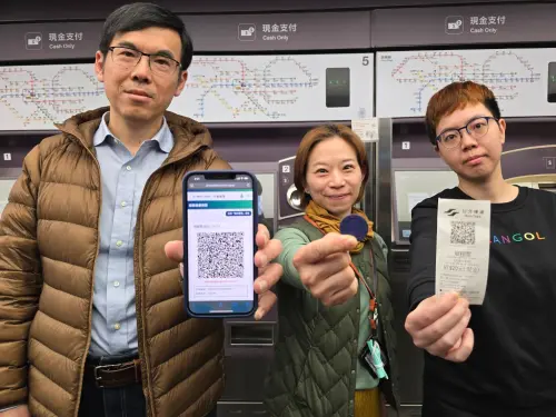 ▲台北捷運票務制度持續邁向數位化，藍色塑膠單程代幣預計7月全面退場，改由紙本QR單程票取代，未來旅客也能透過「台北捷運Go」App購票進站。（圖／北市府官網）
