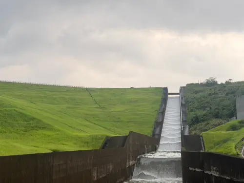遠離下游！雲林湖山水庫18時滿庫溢流　民眾勿接近梅林溪