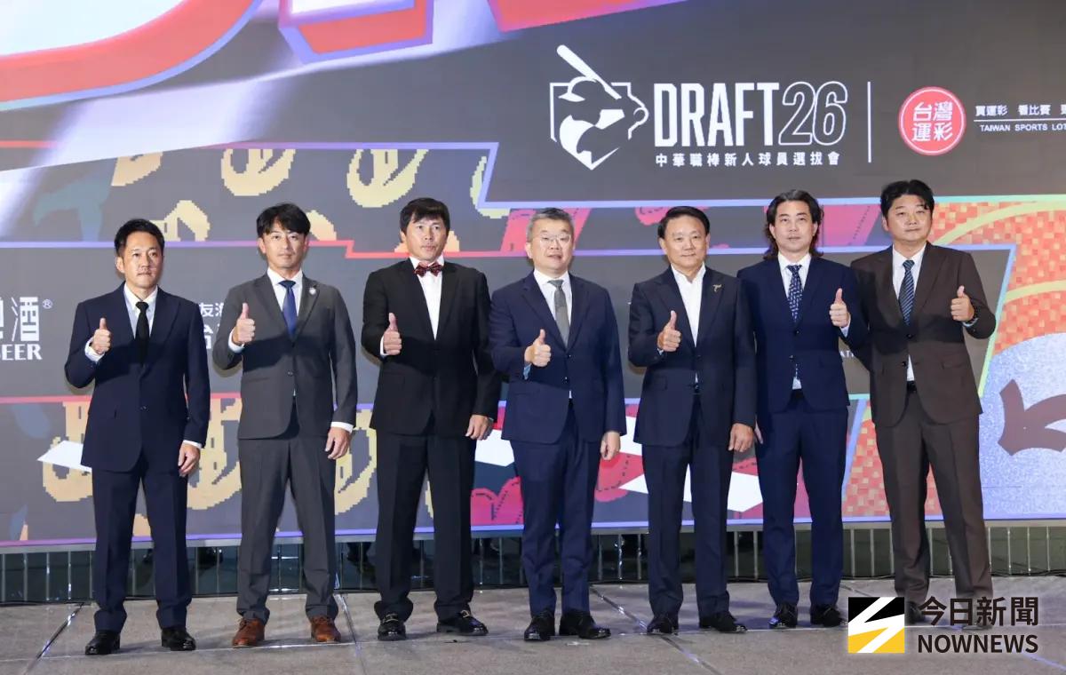 ▲2026年中華職棒季中新人選秀會29日晚間登場，今年共有200名球員報名，創下歷年新高，但部分備受期待的高中好手仍選擇旅外或升學。（圖／記者朱永強攝,2026.6.29）
