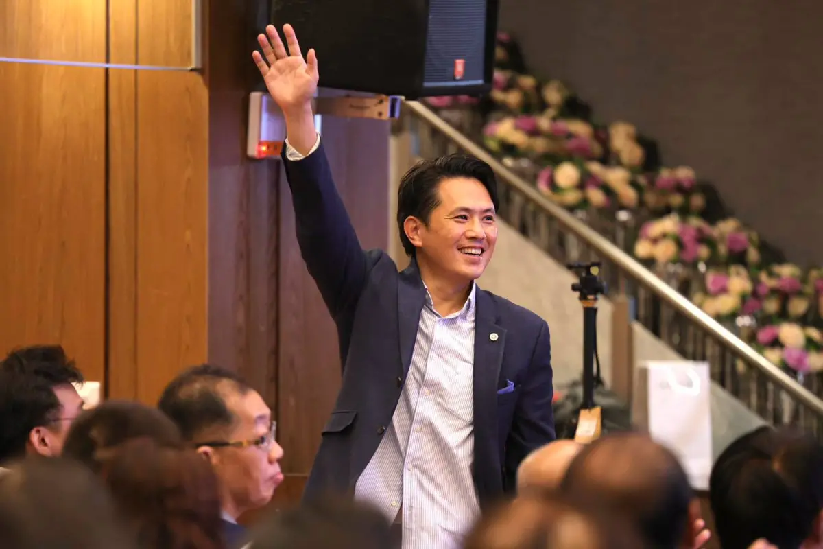 ▲公投因國民黨內部卻因路線問題引發茶壺風暴，張育萌批陳以信上任不到一個禮拜，第一個成就就是跟鄭麗文推翻自家立委提案。（圖／陳以信臉書）