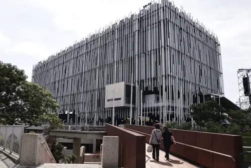 ▲新北市美術館7月4日、5日舉辦音樂節與特色市集，還有無人機表演和通車煙火。（圖／記者吳翊緁攝）