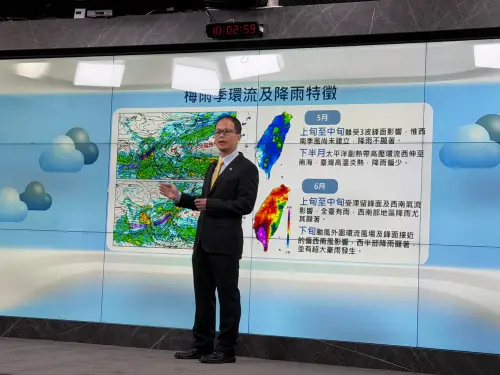 ▲氣象署預報中心主任黃椿喜指出，今年下半年，接近台灣的颱風數量預估有3至5個。（圖／記者張志浩攝）