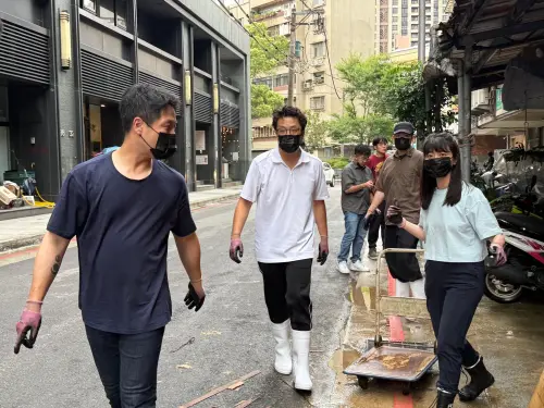 沈伯洋蹭淹水？議員怒噴蔣萬安「只發錢」：你們是不是有事啊