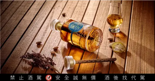 首支有「芯」機的酒！百年橡木入瓶「粱芯」金高創新木質風味高粱