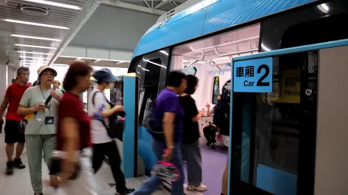 三鶯線今通車竟送紀念品？車廂把手整支拔下眾驚呆　新北捷運回應