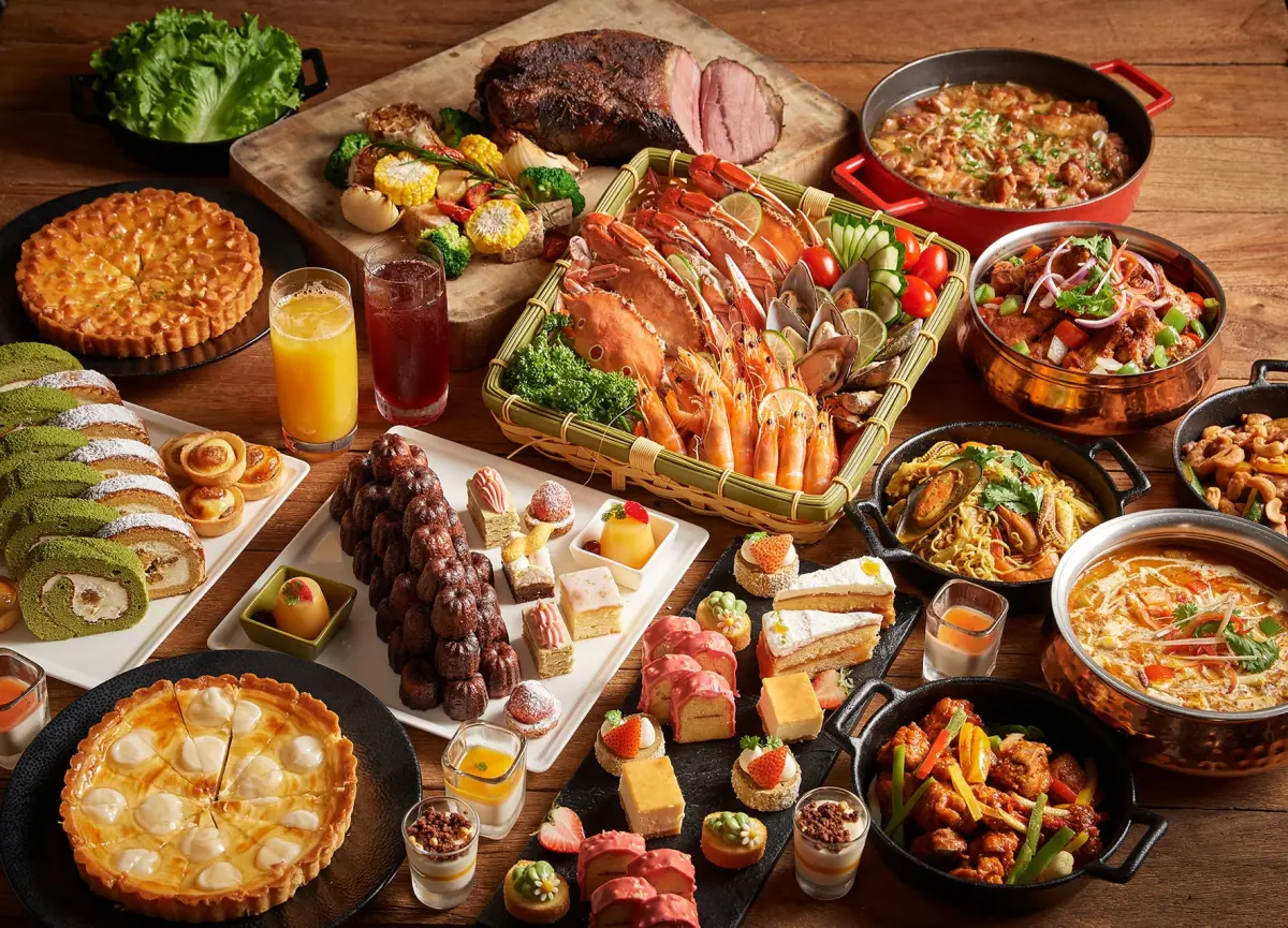 ▲台北美福大飯店宣布推出「盛夏饗樂好禮線上旅展」，其中「台北美福彩匯自助餐廳下午茶餐券」原價每位1380元+10%，四人同行每人只要923元。（圖／台北美福提供）