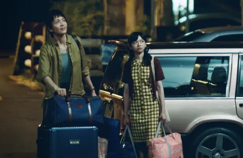 ▲陳姸霏（右）第一次跟梁詠琪合作，直呼有點怕怕的。（圖／奇蹟映畫所）