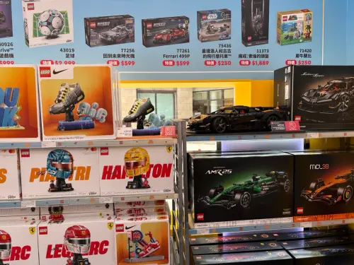 ▲現場也展出F1賽車、法拉利等多款成人玩家喜愛的收藏級樂高盒組。（圖／記者林若瑋攝）
