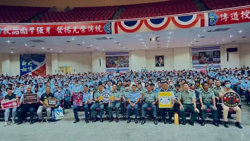 高市警少年隊前進中正預校　警軍合作反毒防詐知識上線中