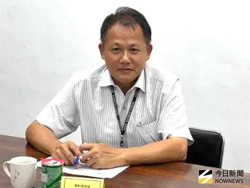▲關務署高雄關機動稽核組組長廖先鴻說，去(114)年成功輔導廠商守法自評主動陳報補稅計44案，補稅金額達新台幣2083萬餘元，未主動陳報98案，共142件，補稅及罰鍰共計1億1876萬餘元，績效卓著，展現公私協力典範，共創雙贏。(圖／記者黃守作攝)