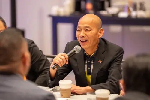 Han Kuo-yu meets with Taiwanese semiconductor companies investing in the US during his visit. (The Legislative Yuan)