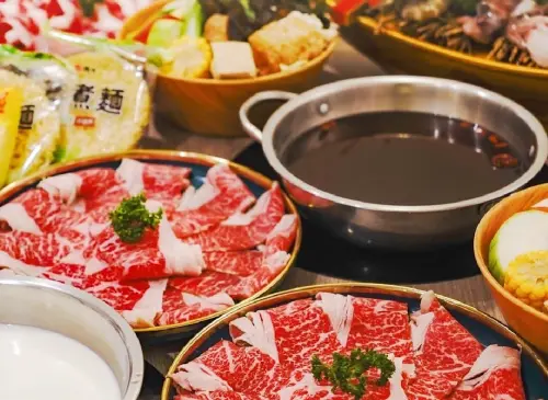 7、8年級生才有！299元起火鍋吃到飽「加送70顆蛤蜊」：要吃到怕