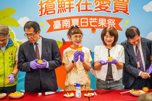 ▲現場製作芒果甜點，香甜又美味。（圖／愛買提供）