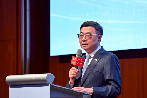 Premier Cho Jung-tai speaks about the government's Asian asset management center policy. (Executive Yuan)
