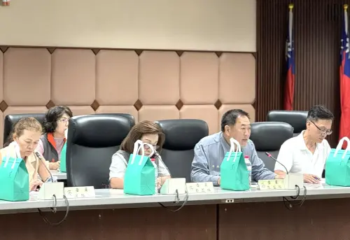 ▲高雄市勞工自治委員會提議高雄市政府編列各機關學校員工文康費每人每年4000元，以鼓舞員工士氣。(圖／高雄市政府勞工局提供)