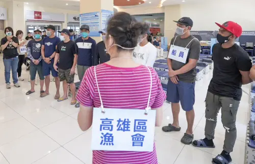 ▲高雄市政府海洋局舉辦颱風期間漁船進港及船員上岸避風演練活動，現場演練的情形。(圖／高雄市政府海洋局提供)