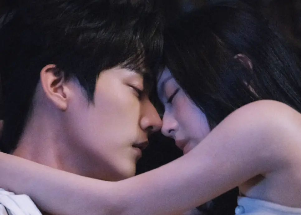 ▲周柯宇、包上恩（右）主演的《熾夏》被封為最爛陸劇，第一名是豆瓣評分8.2是田曦薇的《低智商犯罪》緊湊的劇情看完讓人欲罷不能。（圖／翻攝自熾夏微博）