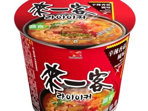 ▲新推出的韓系辛辣香菇口味微辣湯頭讓不少網友大讚「越喝越上癮」。（圖／翻攝畫面）