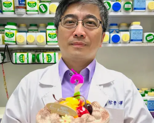 ▲昱榮中醫診所徐榮澤院長生前以針灸、車禍復健及各類慢性病調理見長，行醫多年幫助過許多病患，被評價醫術精湛、待人親切。（圖／昱榮中醫診所臉書）