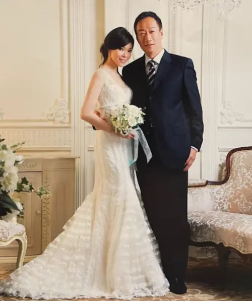 ▲曾馨瑩在34歲那年嫁給大她24歲的郭台銘，她曾在IG分享過婚紗照。（圖／曾馨瑩IG@hsin_ying_tseng）