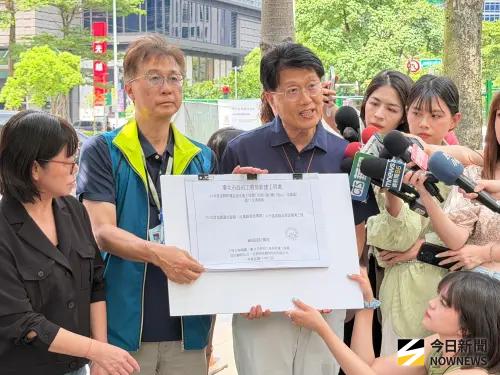 744萬遮陽傘爆「砍樹求菇」！北市府認移植南港公園：為了無障礙