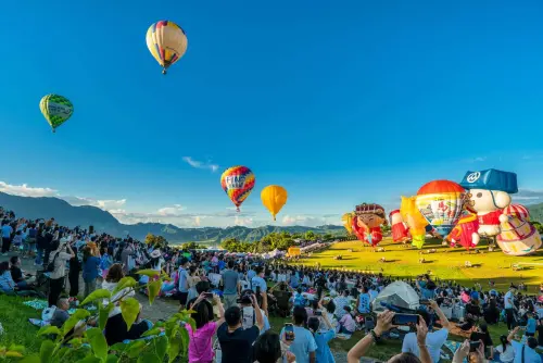 台灣熱氣球嘉年華在台東鹿野！開幕節目表、光雕秀、交通接駁攻略