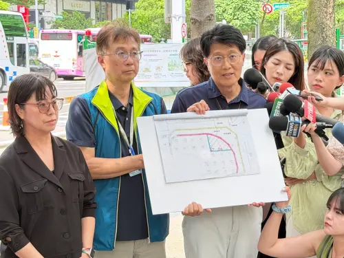 北市府派人盯梢？偷聽議員採訪被抓包　工務局長辯：剛好被拍到