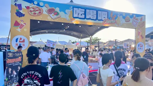 ▲為了提供消費者舒適的補給體驗，「萬家福」攤位特別規劃加大空間，打造寬敞的專屬用餐區。（圖／萬家福提供）