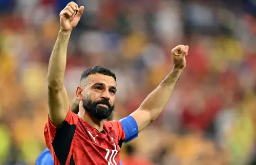 ▲埃及隊長薩拉赫（Mohamed Salah）在PK大戰冷靜命中12碼，幫助埃及以4：2擊敗澳洲，隊史首度闖進世界盃16強。（圖／路透／達志影像）