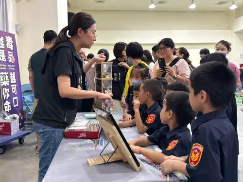 ▲大雅分局除了精心安排警察勤務介紹與警用裝備展示(圖／楊瓊瓔服務處提供2026.7.4)
