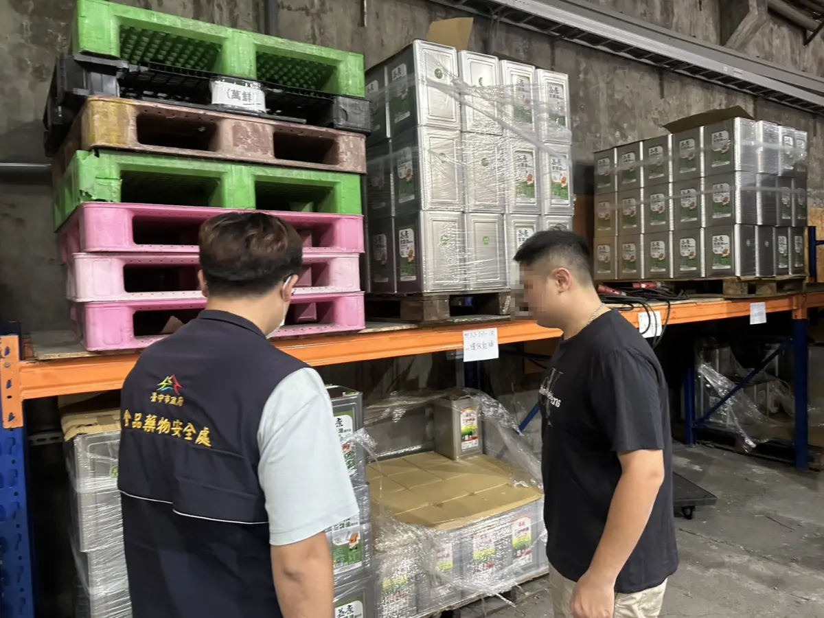 ▲食安處持續派員前往下游業者倉儲確認下架情形(圖／食安處提供2026.7.4)