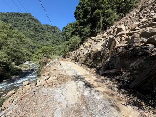 ▲雪山坑產業道路15公里處發生大規模邊坡崩塌(圖／民政局提供2026.7.4)