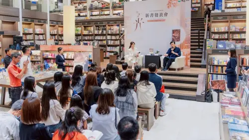 ▲ 《淬鍊成光》高雄新書分享座談吸引眾多民眾熱情參與，現場座無虛席，共同交流健康管理與中醫傳承理念。（圖／馬光中醫提供）