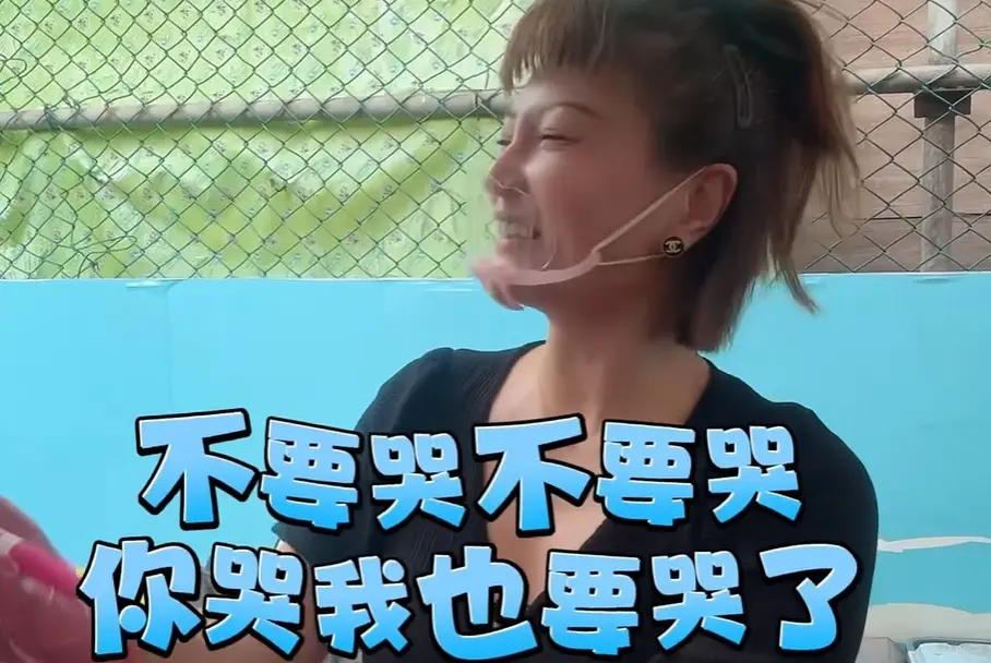 ▲流動餐車「崇妮 大腸包小腸」長期提供愛心待用餐，近日有位三寶媽為了孩子來領取3份餐，卻沒有拿取自己的，闆娘暖問一句話，瞬間讓對方泛淚。（圖／崇妮 大腸包小腸授權提供）
