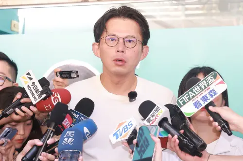 批致癌油只回收不到2％！黃國昌轟食藥署：有難言之隱嗎