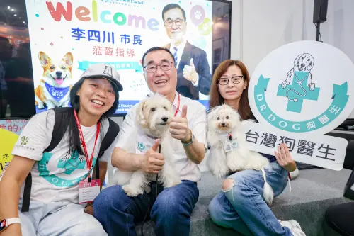 賴清德試吃狗零食掀話題！李四川被問要不要也來一口？他妙回1句