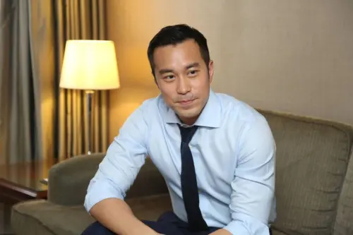 ▲張孝全向來給外界靦腆、社恐的形象，沒想到，居然曾經主動上前幫民眾慶生。（圖／衛視電影台提供）