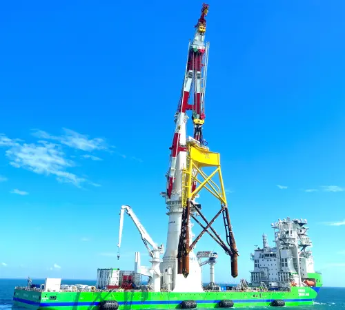 ▲台船環海風電工程公司以自有之亞太最大多功能施工船舶環海翡翠輪(Green Jade)執行多項大型離岸風場專案，為我國能源轉型提供關鍵基礎設施支持。(圖／台灣國際造船公司提供)