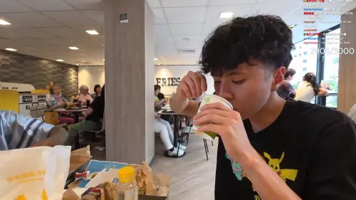 Ray秀台灣麥當勞最強吃法！美國人試「薯條沾玉米濃湯」：超好吃