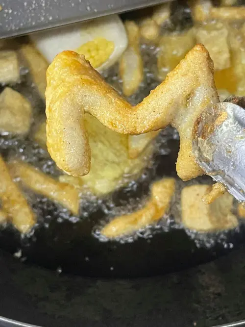 ▲記者對「洪家回春堂鹽酥雞」甜不辣也印象超深刻。（圖／翻攝自洪家回春堂鹽酥雞FB）
