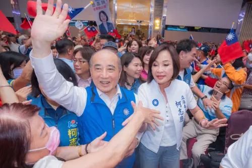 ▲國民黨高雄市長參選人柯志恩今（5）日下午成立鳳山後援會現場重現久違的大進場。（圖／國民黨高雄市長參選人柯志恩提供）