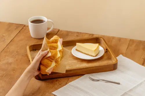 ▲星巴克uniopen聯名卡每周二「飲料＋糕點」8折優惠。（圖／翻攝自星巴克FB）