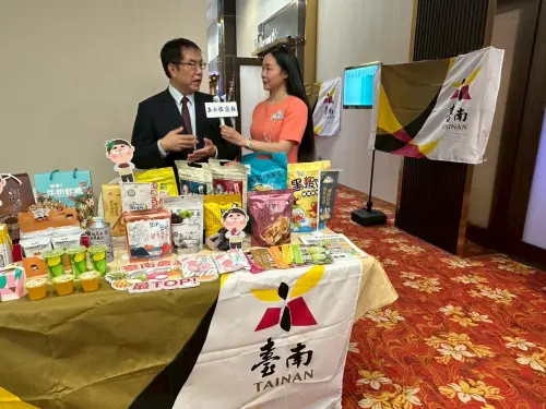 ▲ 台南市長黃偉哲接受新加坡當地媒體採訪。（圖／南市府提供）